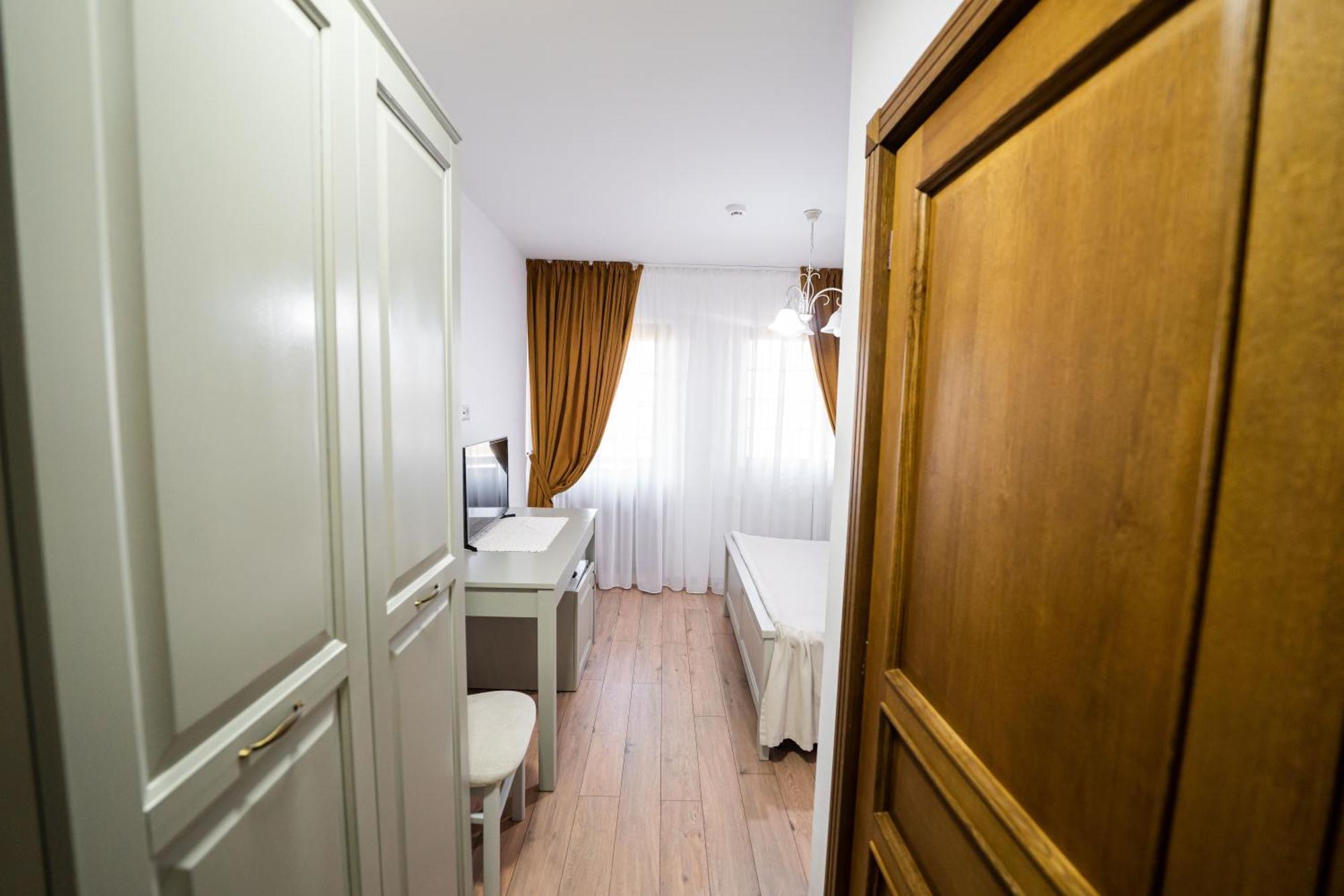 Отель Casa Andra Siret Экстерьер фото
