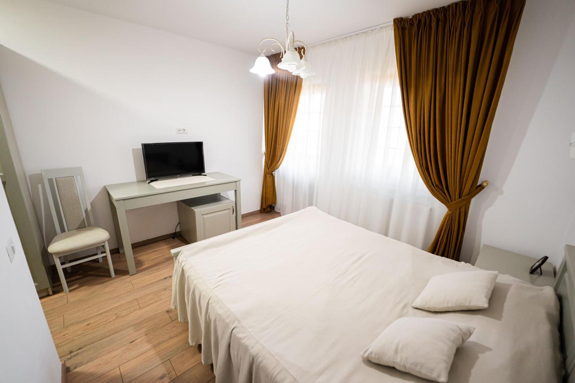 Отель Casa Andra Siret Экстерьер фото