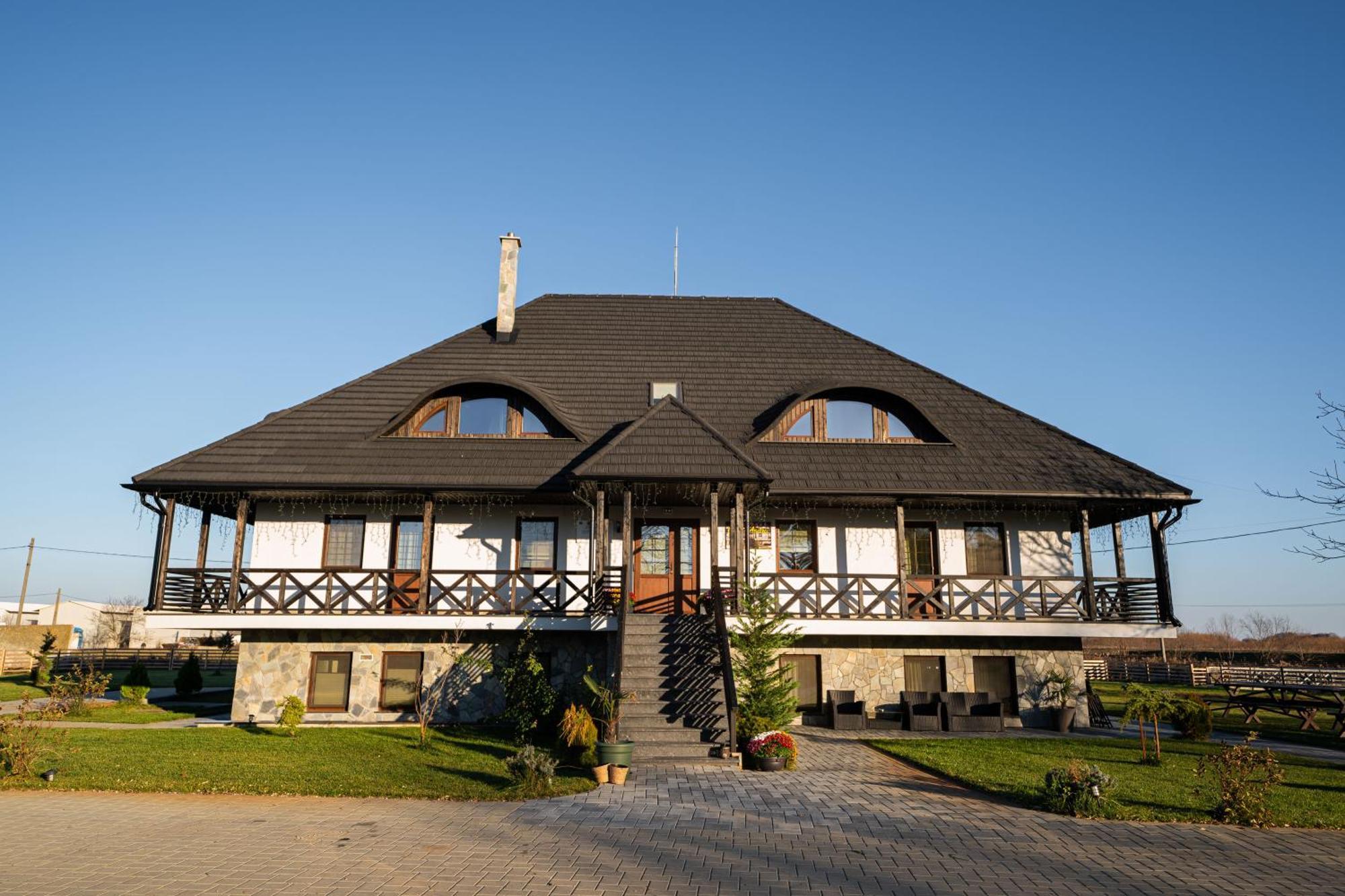 Отель Casa Andra Siret Экстерьер фото
