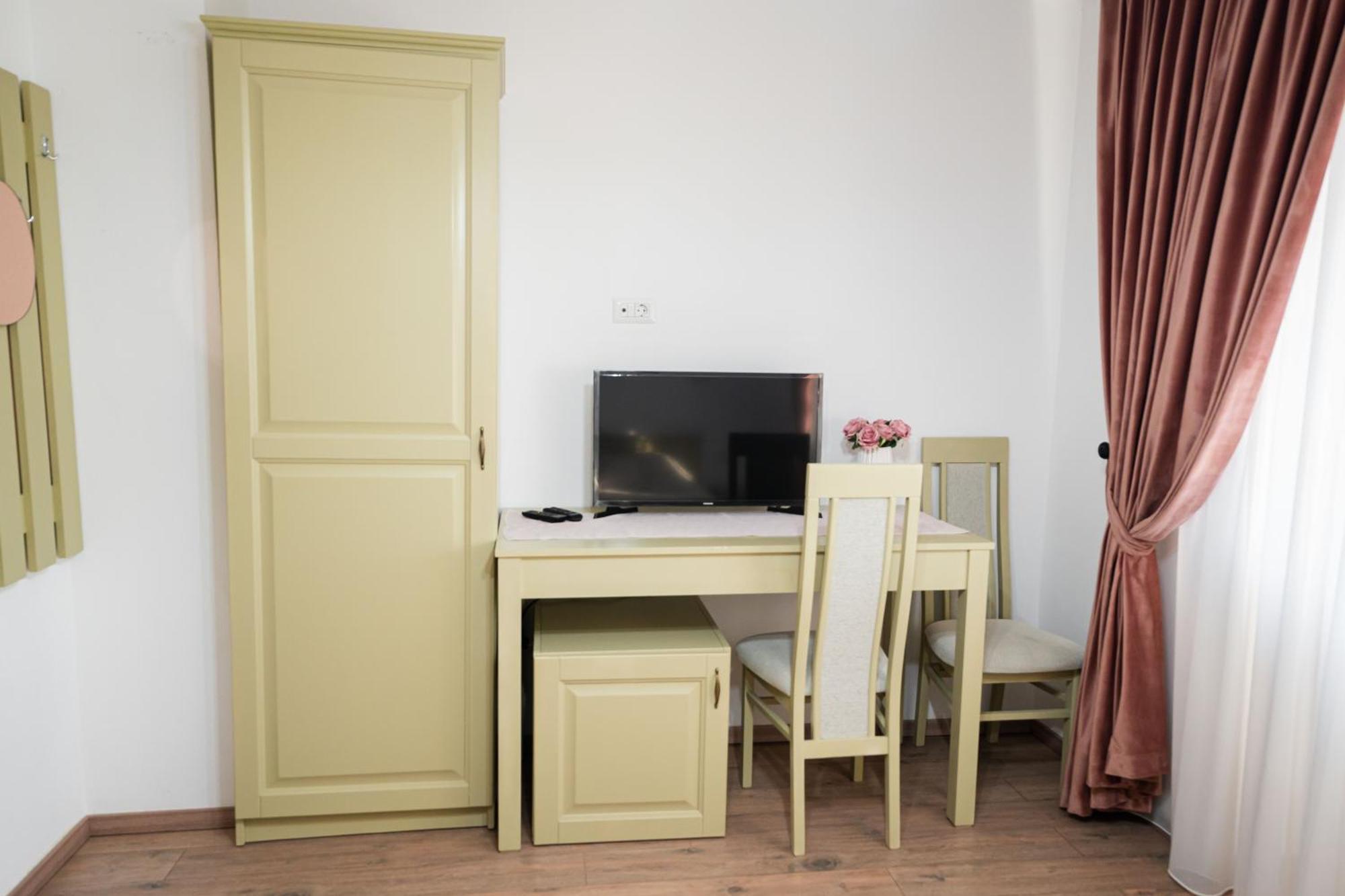 Отель Casa Andra Siret Экстерьер фото