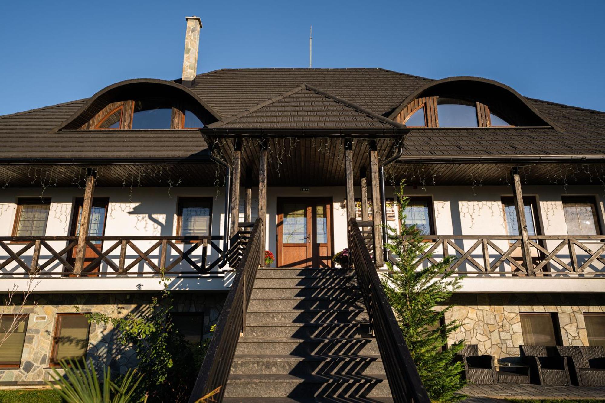 Отель Casa Andra Siret Экстерьер фото